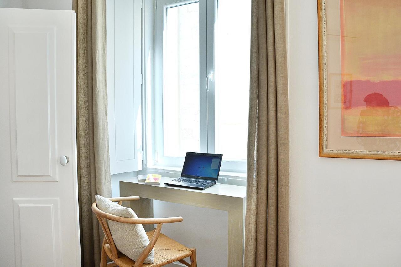 Bright And Spacious Three Bedroom Apt In The Heart Of Lisbon Bagian luar foto